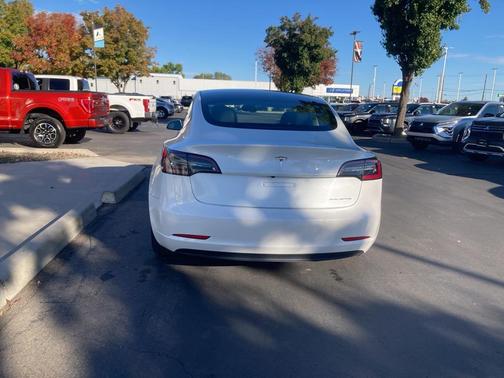 2022 Tesla Model 3 Standard Range