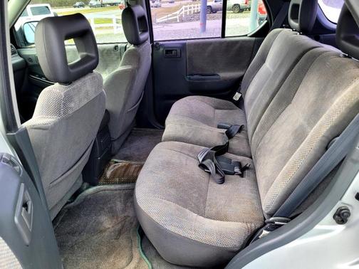 Photo 4 of 23 of 1999 Isuzu Rodeo S