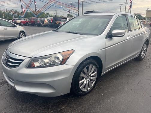 Photo 3 of 32 of 2011 Honda Accord EX