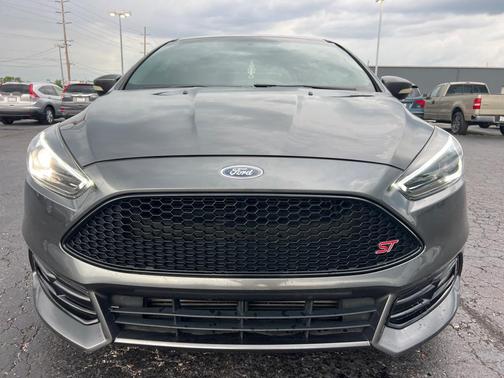 GRAY 2018 Ford Focus ST