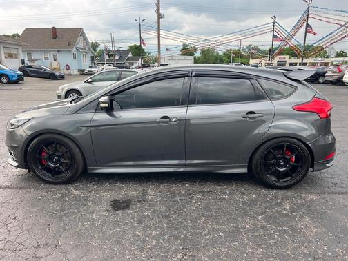 GRAY 2018 Ford Focus ST