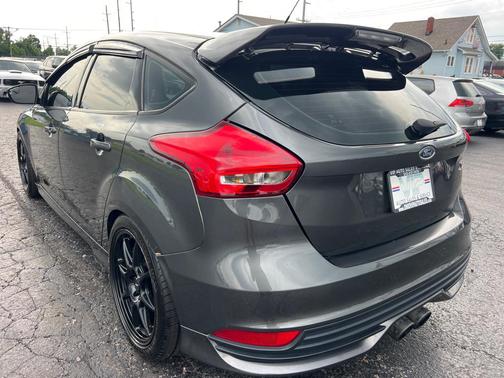 GRAY 2018 Ford Focus ST