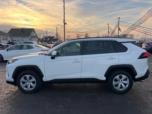 2019 Toyota RAV4 LE