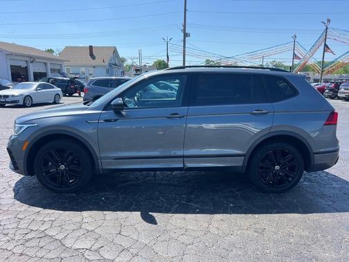 BLACK 2022 Volkswagen Tiguan 2.0T SE R-Line Black 4MOTION