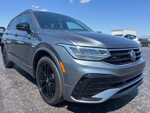 BLACK 2022 Volkswagen Tiguan 2.0T SE R-Line Black 4MOTION