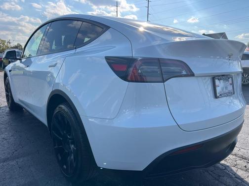 2023 Tesla Model Y LONG RANG