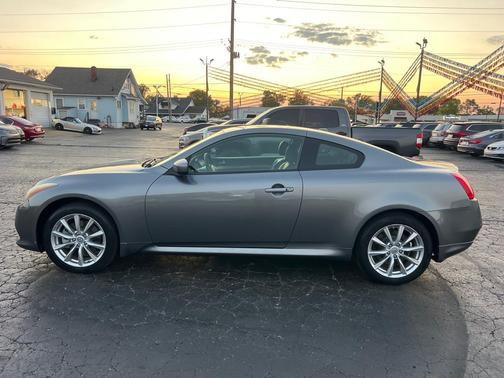 2011 INFINITI G37x Base