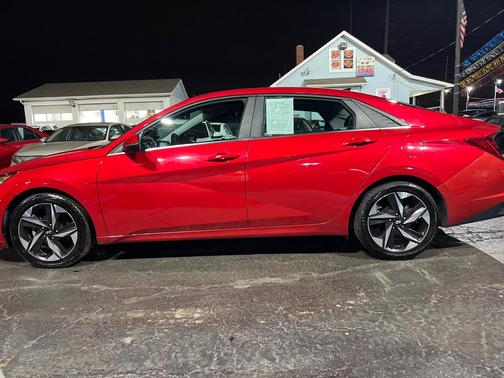 2021 Hyundai ELANTRA SEL