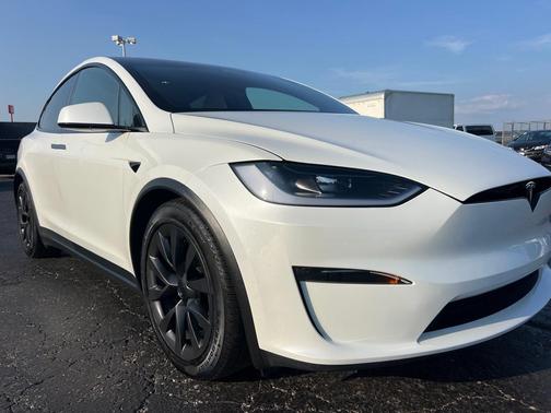 Pearl White Multi-Coat 2023 Tesla Model X