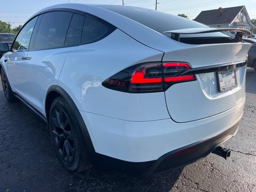 Pearl White Multi-Coat 2023 Tesla Model X