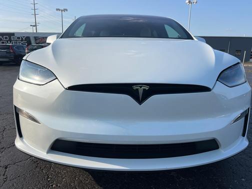 Pearl White Multi-Coat 2023 Tesla Model X