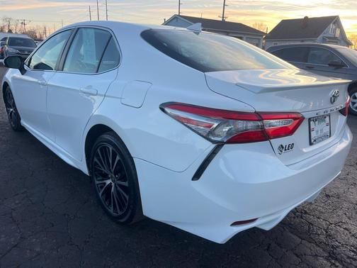 2020 Toyota Camry SE