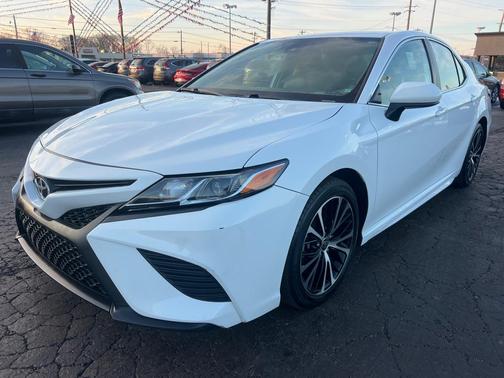 2020 Toyota Camry SE