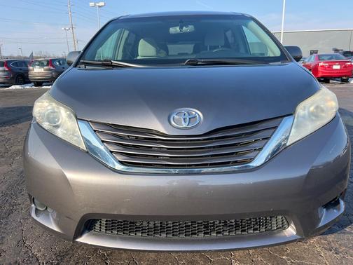 2017 Toyota Sienna LE