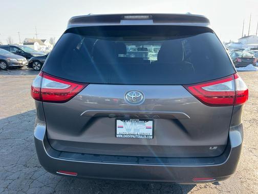 2017 Toyota Sienna LE