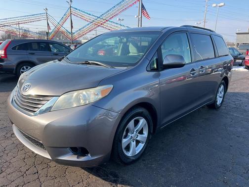 2017 Toyota Sienna LE