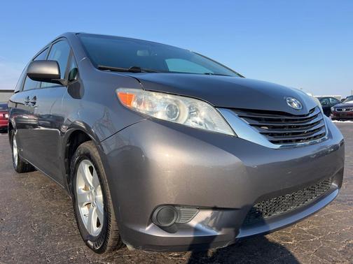 2017 Toyota Sienna LE