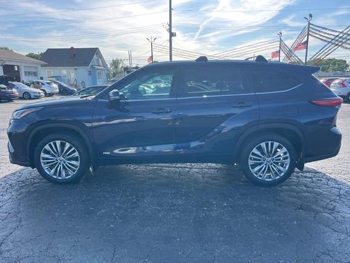 BLUE 2022 Toyota Highlander Hybrid Platinum