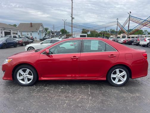 RED 2014 Toyota Camry SE