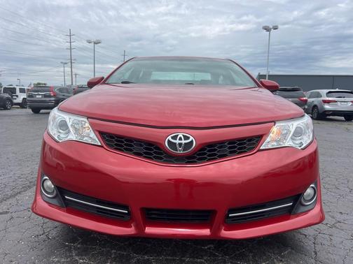 RED 2014 Toyota Camry SE