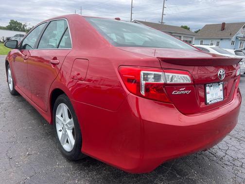 RED 2014 Toyota Camry SE