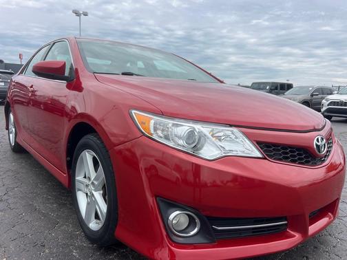 RED 2014 Toyota Camry SE