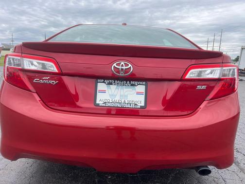 RED 2014 Toyota Camry SE
