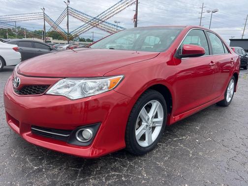 RED 2014 Toyota Camry SE
