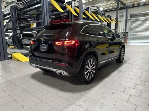 2022 Mercedes-Benz GLA 250 Base 4MATIC