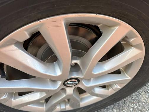 Gun Metallic 2019 Nissan Rogue SV