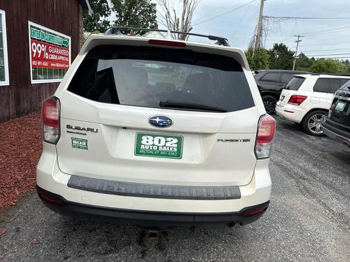 Crystal White Pearl 2018 Subaru Forester 2.5i Premium