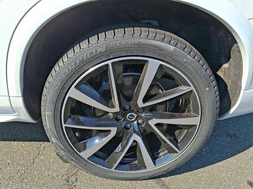 Crystal White Metallic 2024 Volvo XC90 B6 Ultimate Bright Theme 7-Seater