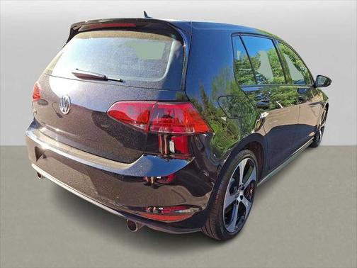 2017 Volkswagen Golf GTI 2.0T SE 4-Door
