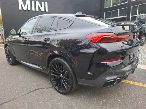 2022 BMW X6 M50i