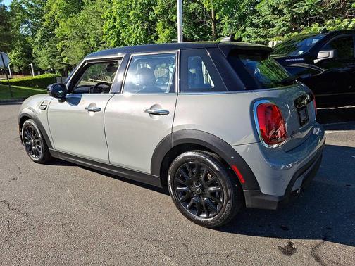 Moonwalk Grey Metallic 2022 MINI Hardtop Cooper