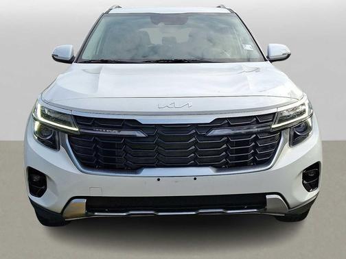 Snow White Pearl 2024 Kia Seltos EX