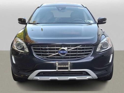 Blue 2017 Volvo XC60 T6 Dynamic
