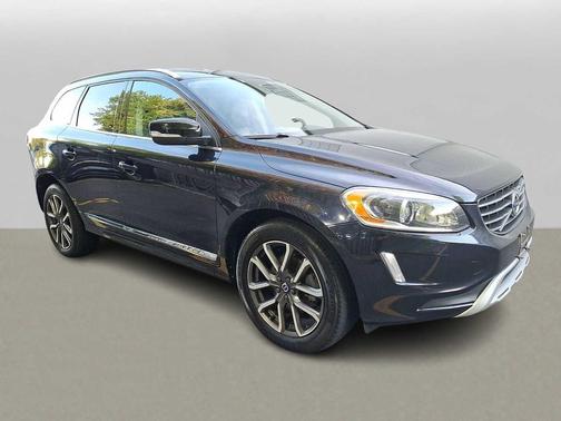 Blue 2017 Volvo XC60 T6 Dynamic