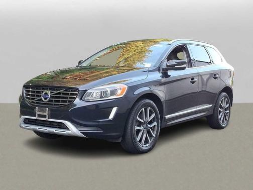Blue 2017 Volvo XC60 T6 Dynamic