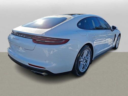 2018 Porsche Panamera 4