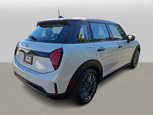 Nanuq White Metallic 2025 MINI Hardtop Cooper
