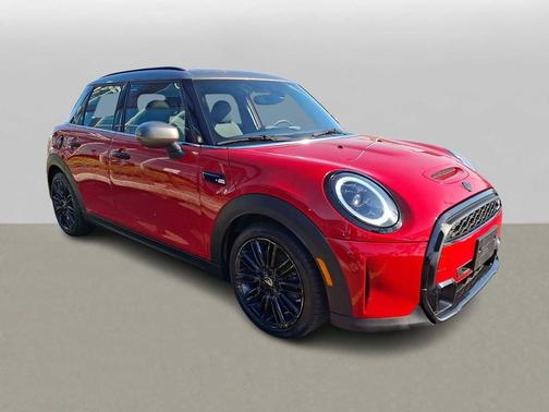 Chili Red 2023 MINI Hardtop Cooper S