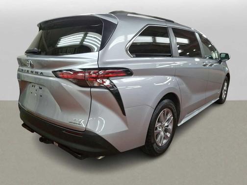 2021 Toyota Sienna XLE 7 Passenger