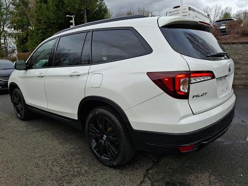 Platinum White Pearl 2022 Honda Pilot AWD Black Edition