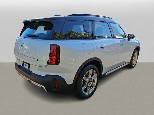 Nanuq White Metallic 2025 MINI Countryman Cooper S ALL4