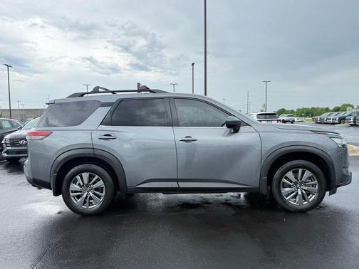 Gun Metallic 2022 Nissan Pathfinder SV 2WD