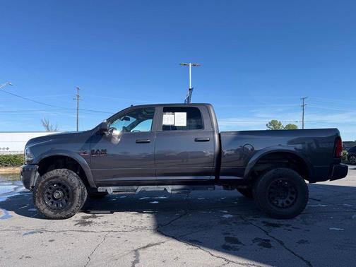 2017 RAM 2500 Laramie Crew Cab 4x4 6'4' Box