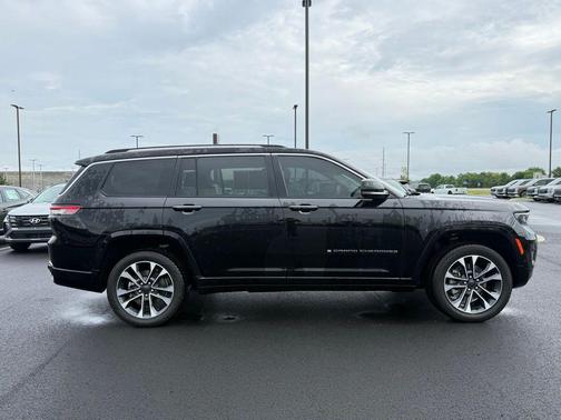 Diamond Black Crystal Pearlcoat 2021 Jeep Grand Cherokee L Overland