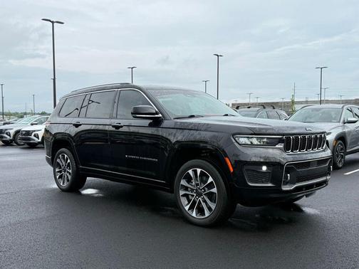Diamond Black Crystal Pearlcoat 2021 Jeep Grand Cherokee L Overland
