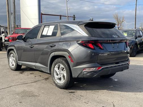 2022 Hyundai TUCSON SE